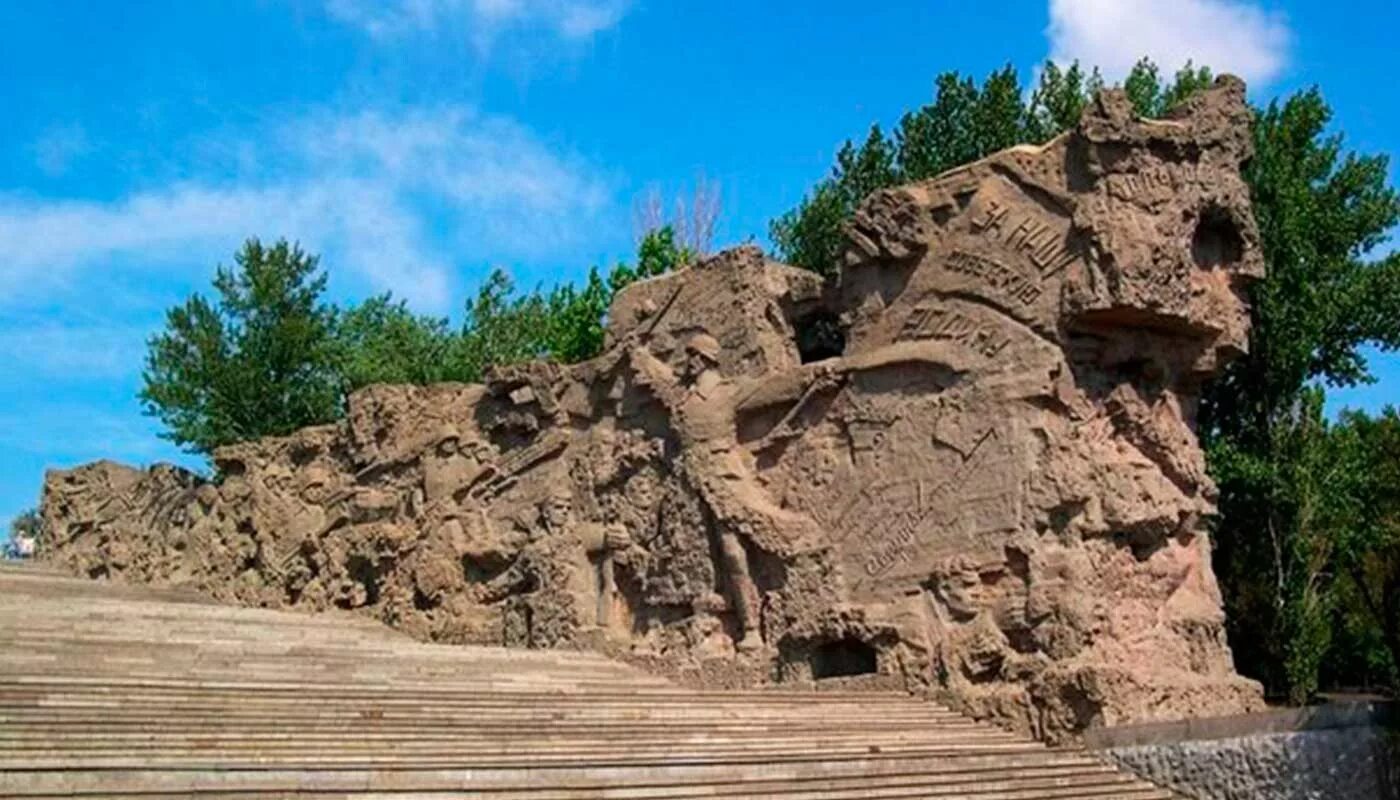 Стена плача мамаев курган. Мамаев курган мемориальный комплекс стены руины. Стены руины на мамаевом. Мамаев курган мемориальный комплекс стены руины. Стены руины на мамаевом.