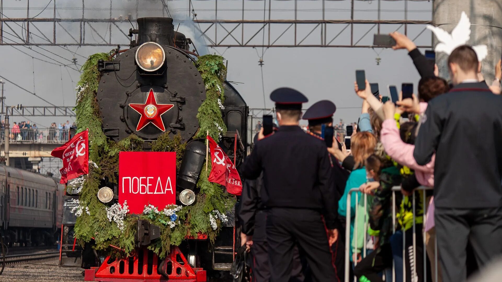Поезд эшелон победы 2022. Поезд эшелон победы пермь. Ретро поезд эшелон победы екатеринбург. В новосибирск прибыл ретропоезд «эшелон победы». Поезд победы 2023.
