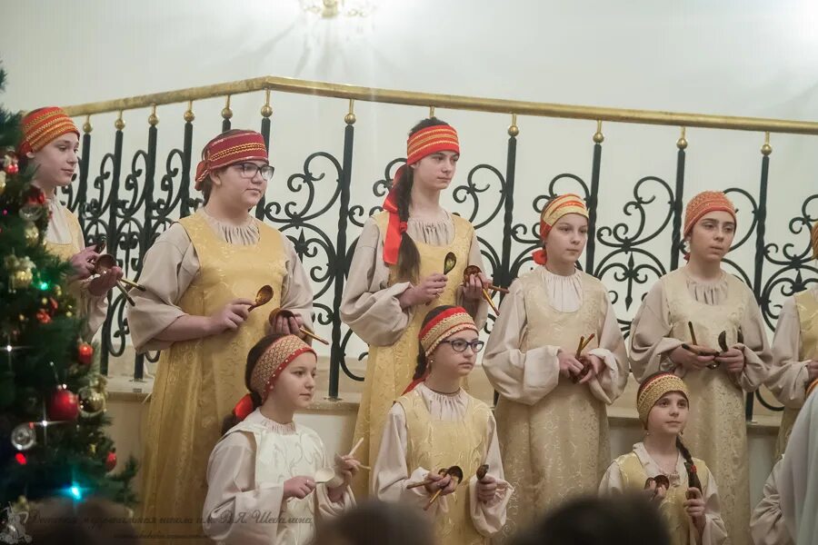 Рождественский хор. Детский Рождественский хор. Детский хор на Рождество. Фотография Рождественский хор. Новый год хорам