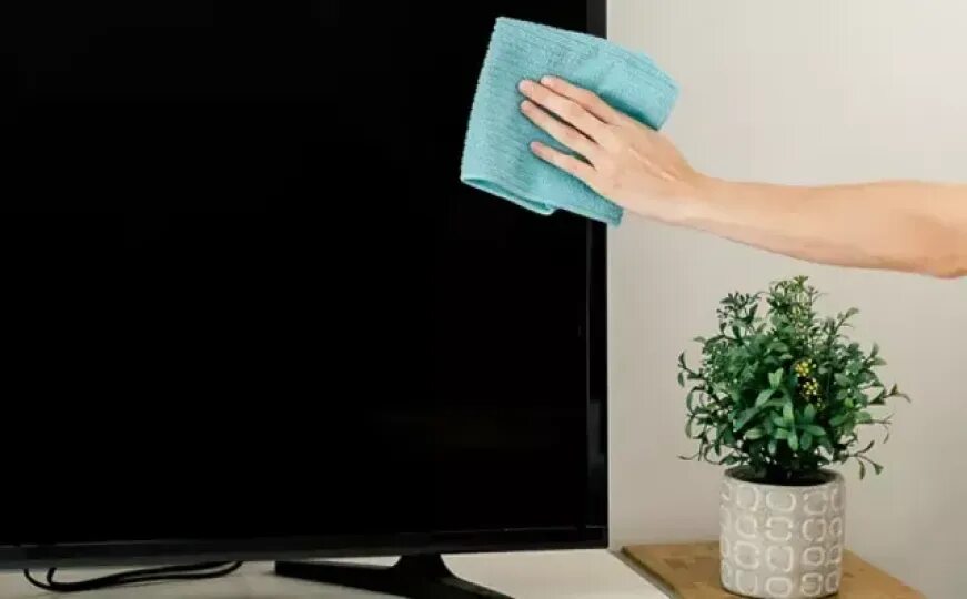 Чем можно протереть жк. Микрофибра для телевизора. TV Cleaner. Cleaning Monitor. Отмыть экран телевизора.