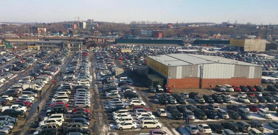 Автомобильный рынок иркутск. Автосалон автомолл ижевск. Кедровые орехи подарок. Сувенирные лавки на байкале. Рынок фортуна иркутск.