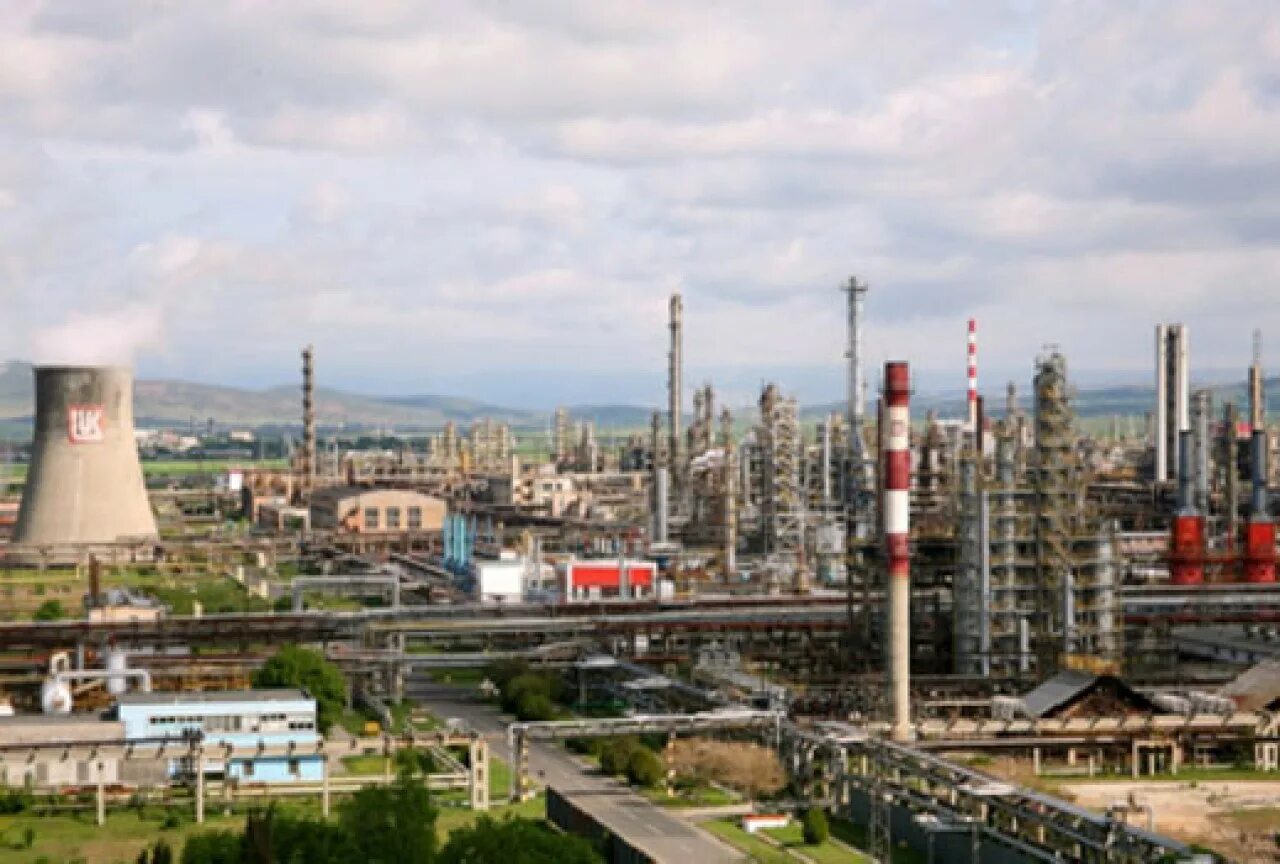 Нефтехимический завод болгария. Нпз лукойл в бургасе. Нпз бургас. Лукойл нефтехим бургас болгария. Лукойл нефтехим бургас болгария.