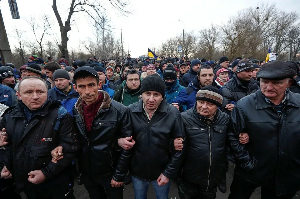 Новые Санжары митинг. Люди из Украины. Санжары Украина. Украинцы бунтуют. Свежие новости украины видео ютуб