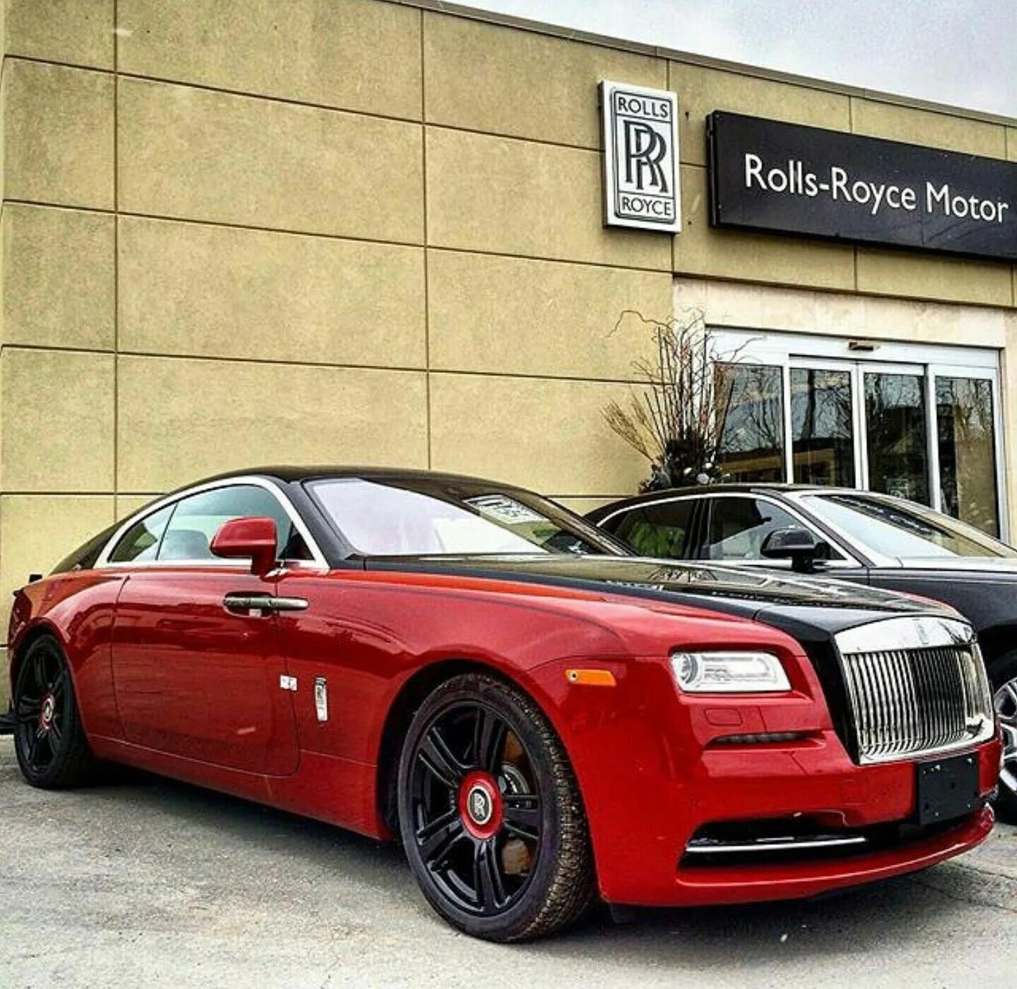 Two rolls. Булкин Роллс Ройс. Rolls Royce Ghost Булкина. Булкин Rolls Royce Wraith. Булкин Роллс Ройс розовый.