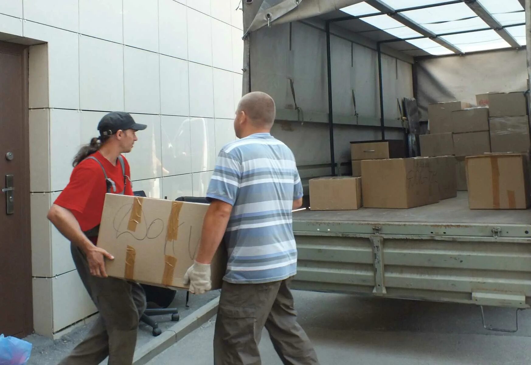 Грузчик работа магнитогорск. Требуется грузчик. Красивые грузчики. Грузчики. Грузчик экспедитор.