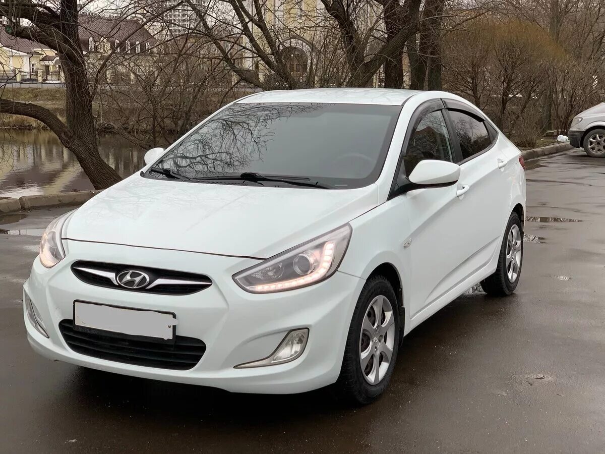 Hyundai Solaris 2013. Solaris 2013 белый. Хендай Солярис 2013 белый. Хендай Солярис 2013 года.