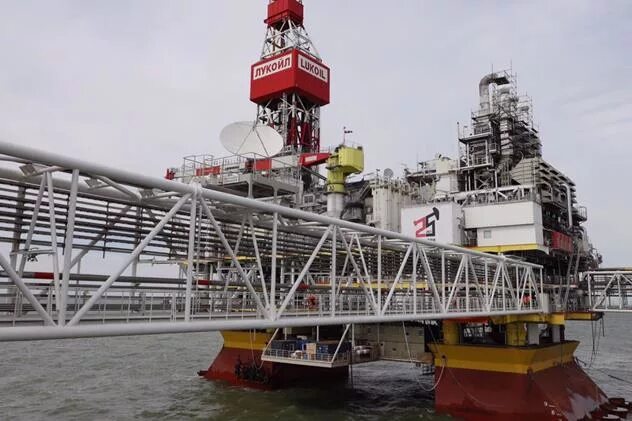 Сепаратор в нефтепереработке. Буровая платформа приразломная. Ракушечное месторождение. «шах-дениз» лукойл. Дожимные насосные станции нефти.