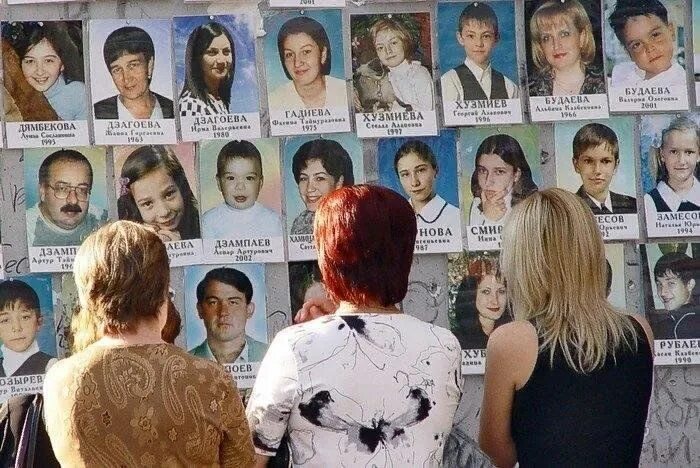 Школа беслана 1 сентября 2004. Жертвы беслана количество. Жертвы беслана количество. Трагедия в беслане 1 сентября 2004. Жертвы беслана количество.