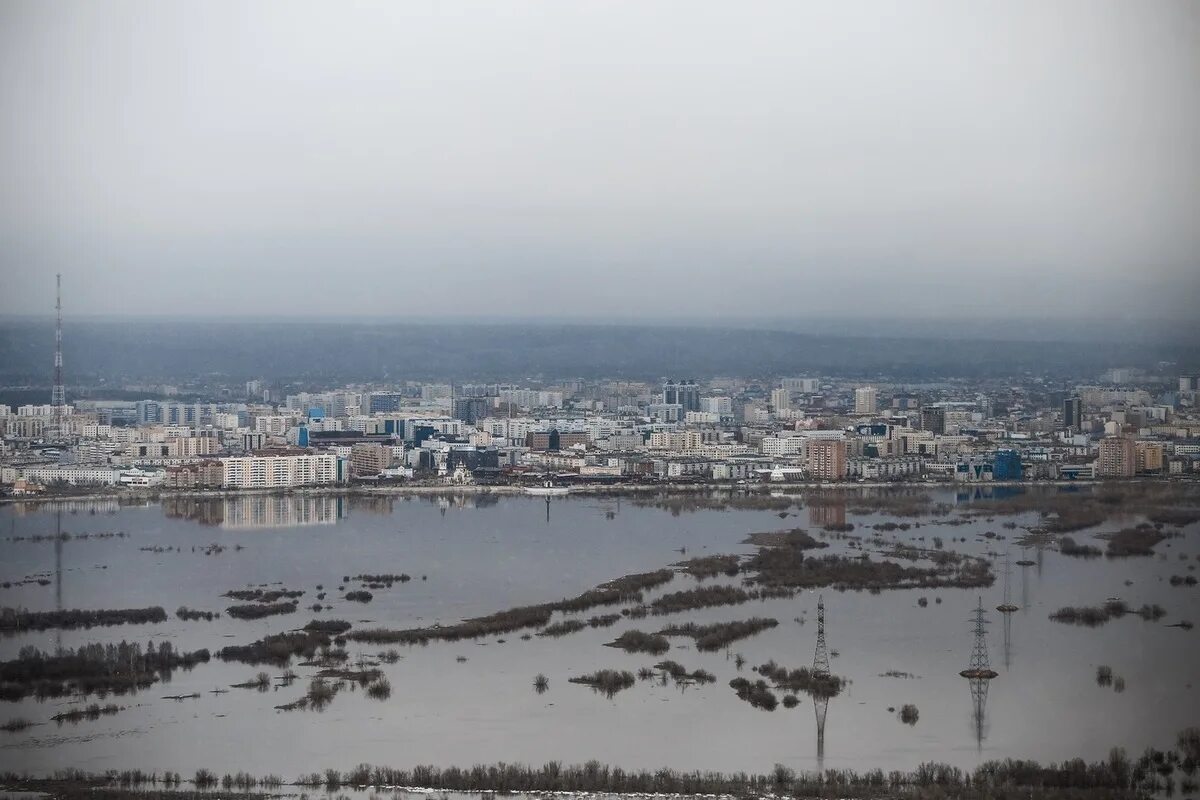 Паводок Якутск 2020. Город Якутск река Лена. Город Якутск 2020. Ледоход Якутск. Лена возле якутска