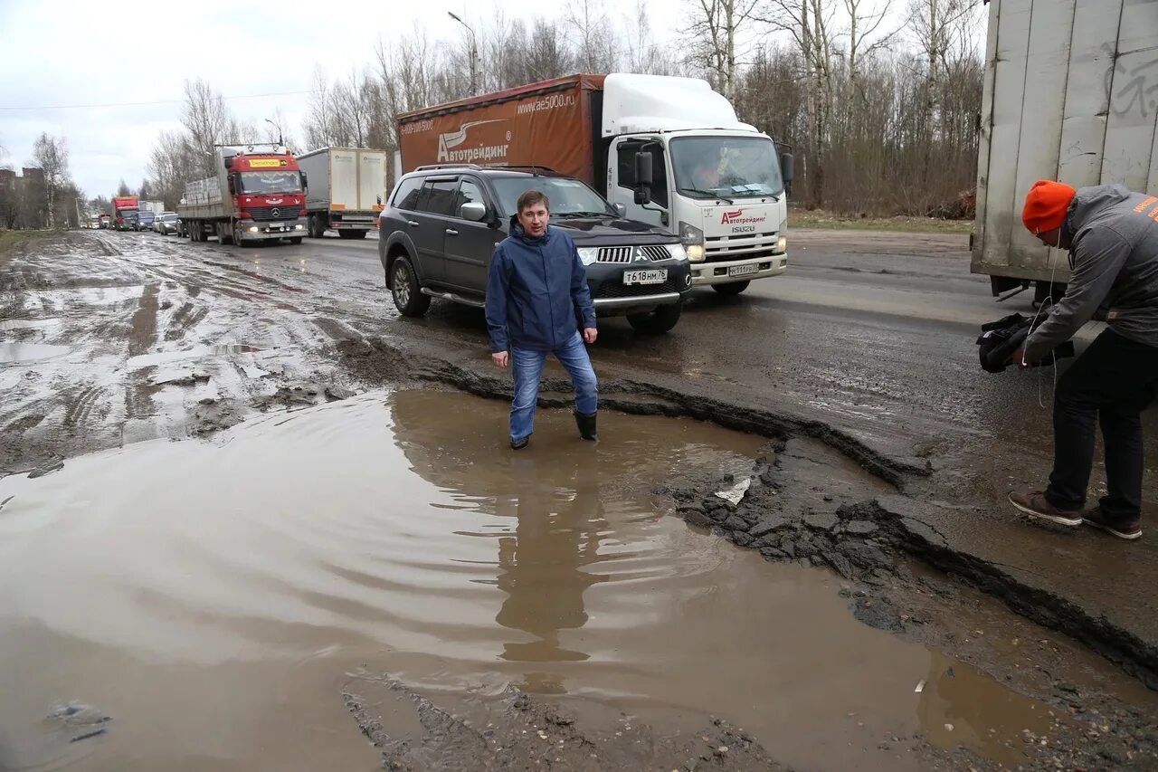 Плохое содержание дорог. Плохие дороги ярославля. плохая дорога. российские дороги. разбитые дороги россии.