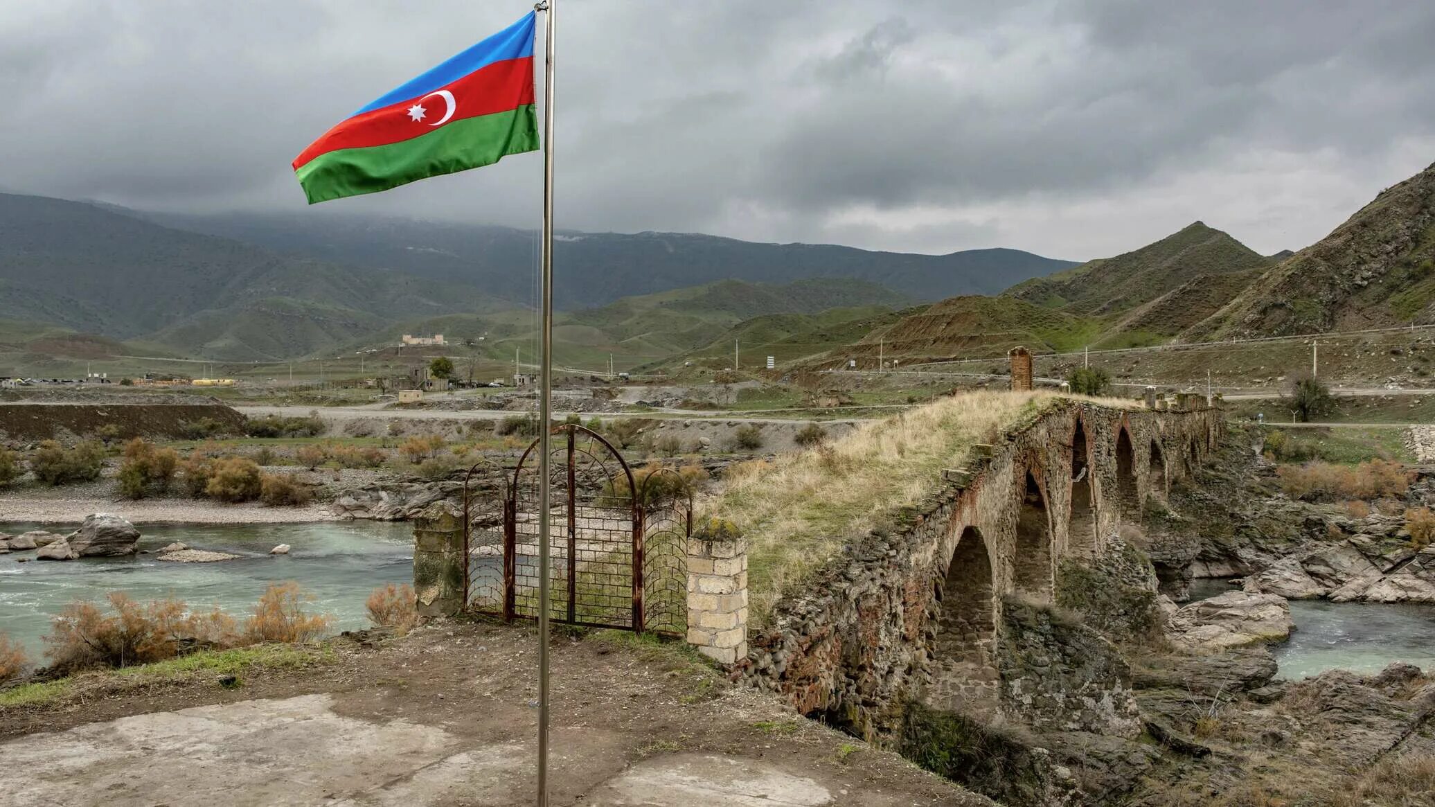 Граница армении и азербайджана. Нагорный карабах конфликт флаги. Иран армянская граница. Граница между азербайджаном арменией. Демаркация границы армении и азербайджана.
