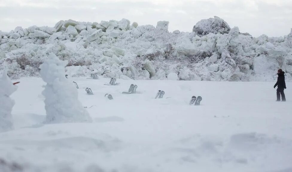 Длинная ледяная горка на финском заливе. Ледяные торосы на финском заливе 2022. Длинная ледяная горка на финском заливе. Финский залив зимой торосы. Зимний финский залив лахта.