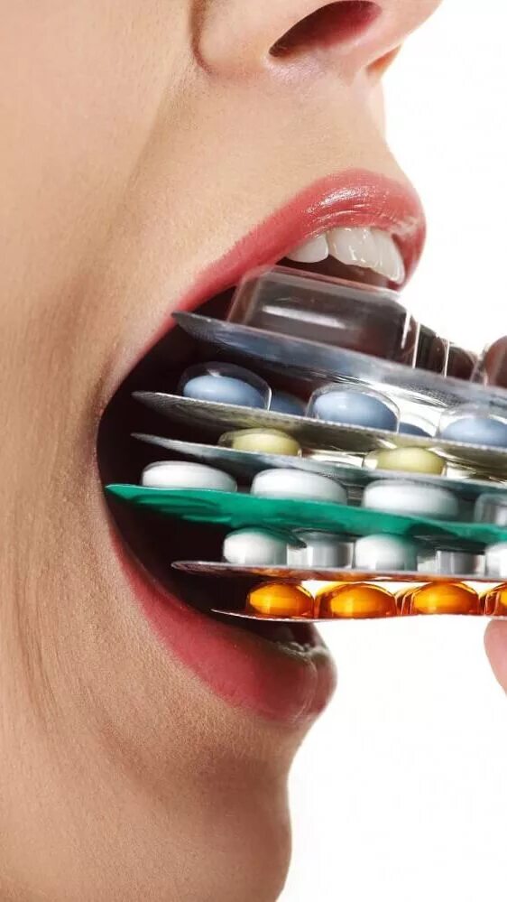 Таблетки воняют. Зависимость от препаратов. Аромат лекарств. Зависимость от лекарств. Полипрагмазия фото.