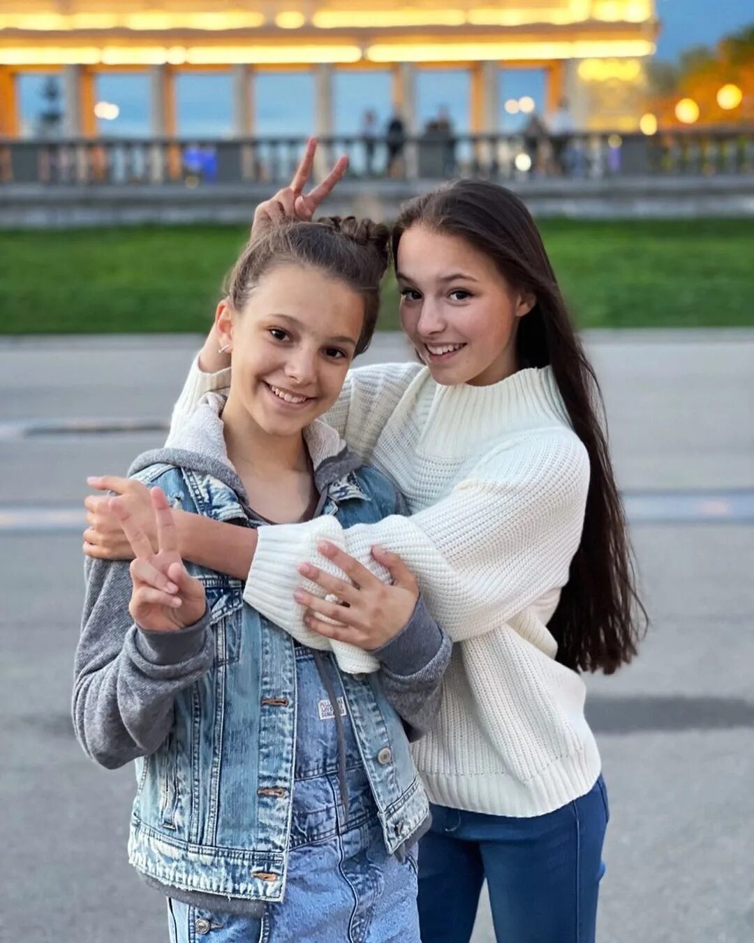 Молодая сестренка