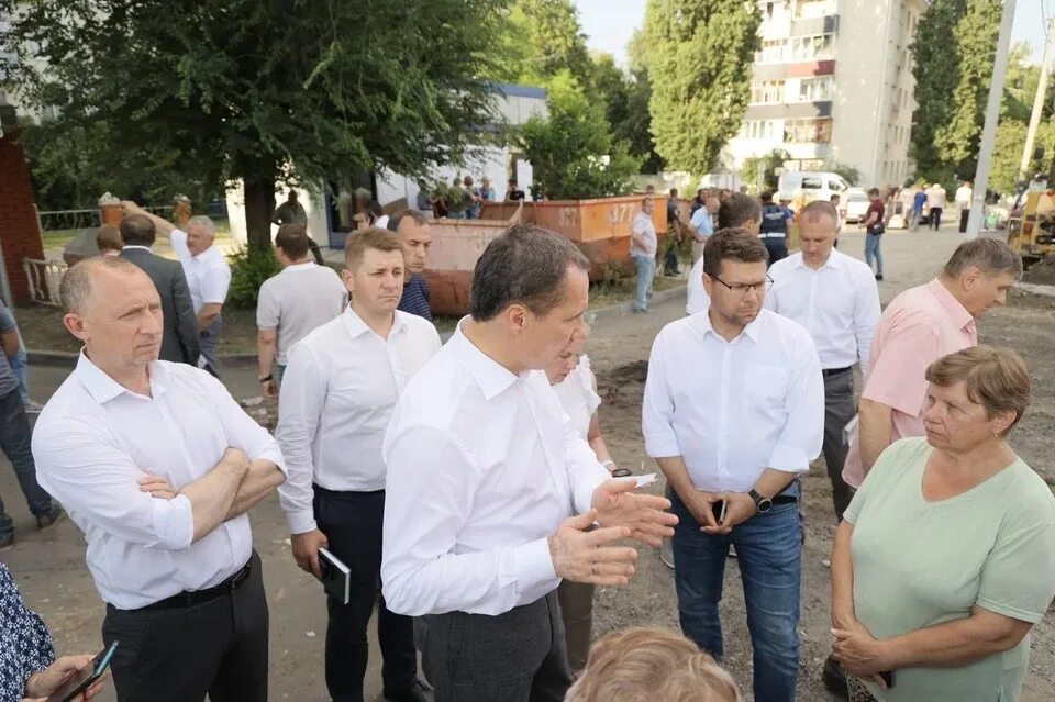 В белгороде гибнут люди. Глава администрации Белгорода. Белгород 3 июля 2022. Белгород 3 июля. Сквер семейный Белгород.