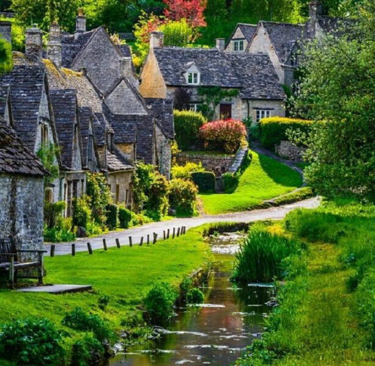 Villages england. Байбери английская деревня. Бебери деревня в Англии. Бибури, Великобритания. Деревня Бибури (Bibury).