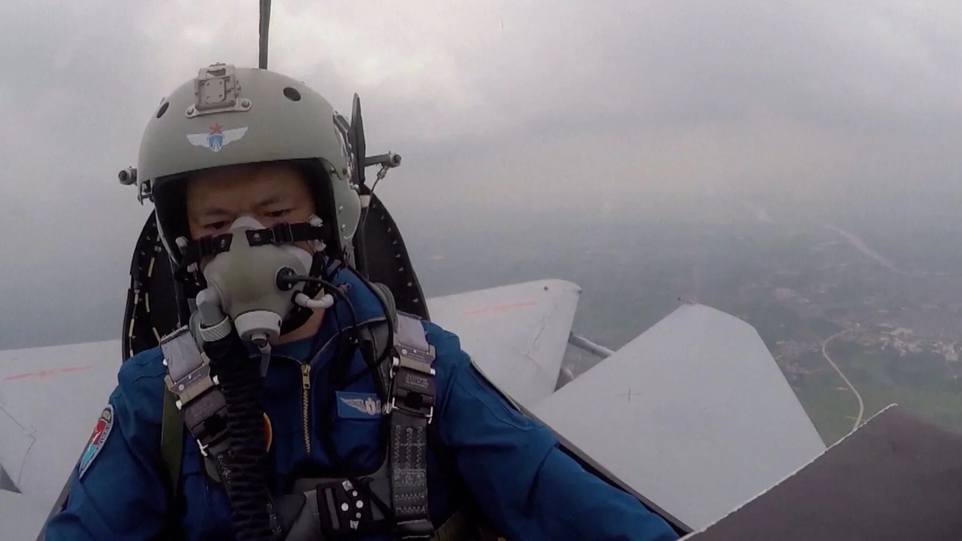 Купол парашюта. Летчик ввс россии. Парашют лётчика истребителя. Cessna 172 skydive. Парашют пилот.