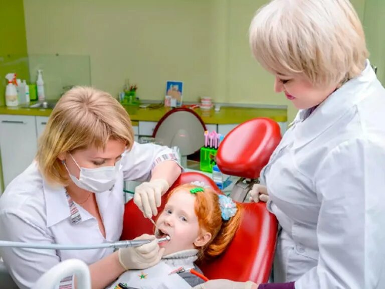 Стоматология дети. Платная стоматология. Детский стоматолог. Детская зубная платная поликлиника.