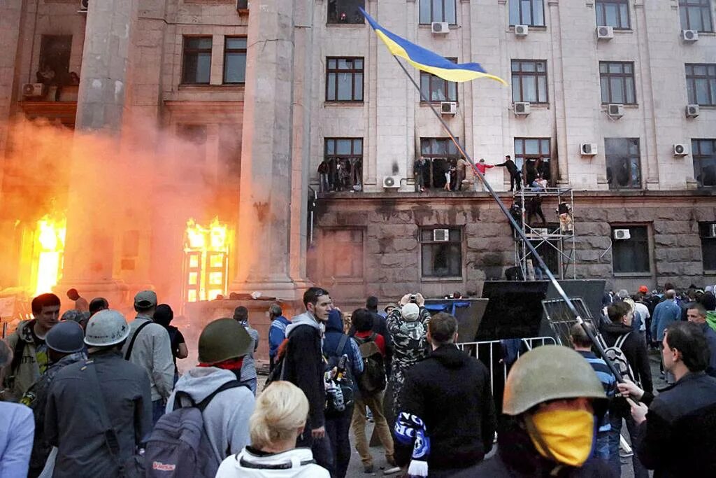 Дом профсоюзов в Одессе 2 мая 2014. Одесса 2014 дом профсоюзов. Одесса дом профсоюзов 2 мая 2014 г. сожжение людей. Одесса дом профсоюзов трагедия. 1 мая 2014 г