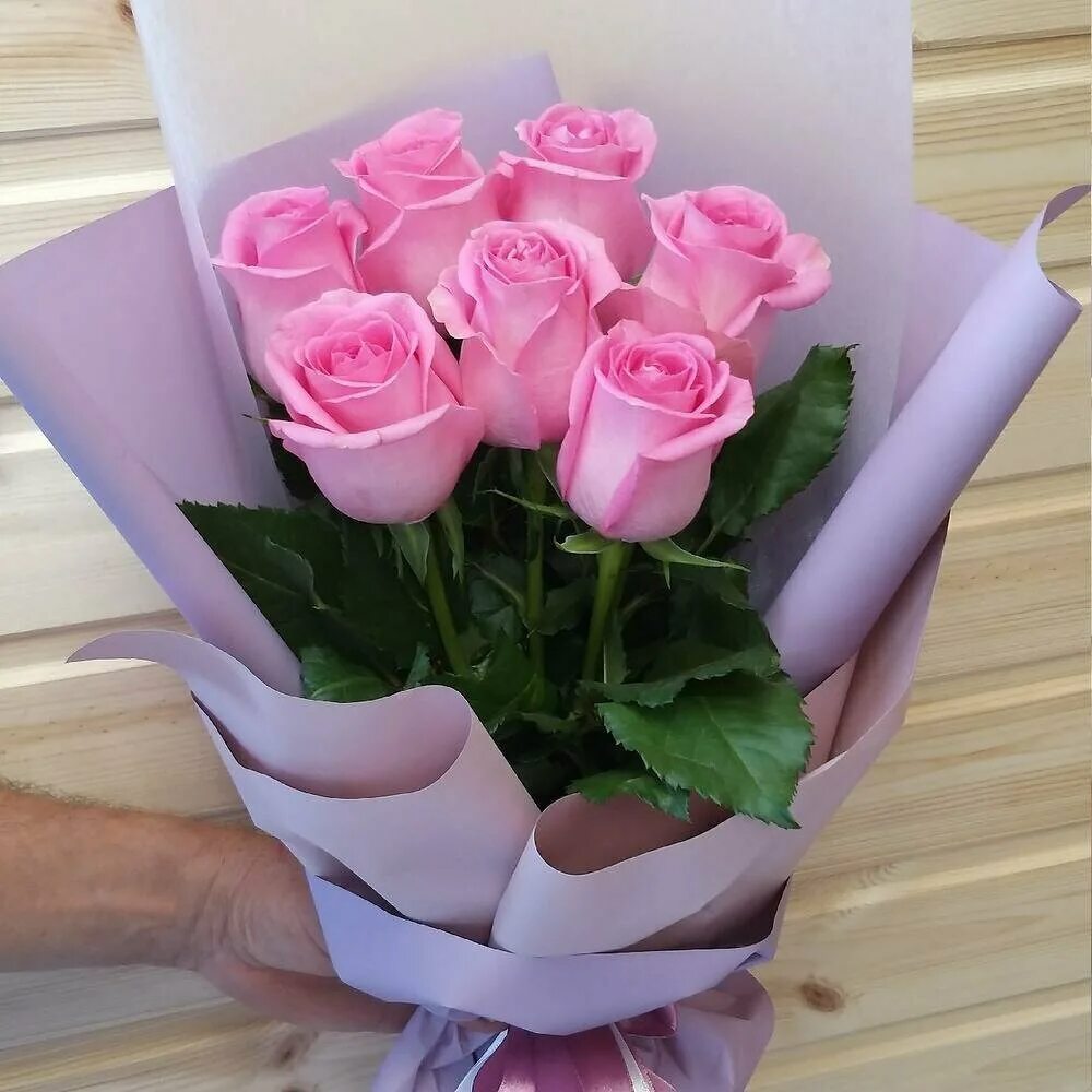Букет из розовых роз. Букет из 7 роз. Цветы в упаковке. Букет из 7 розовых роз.