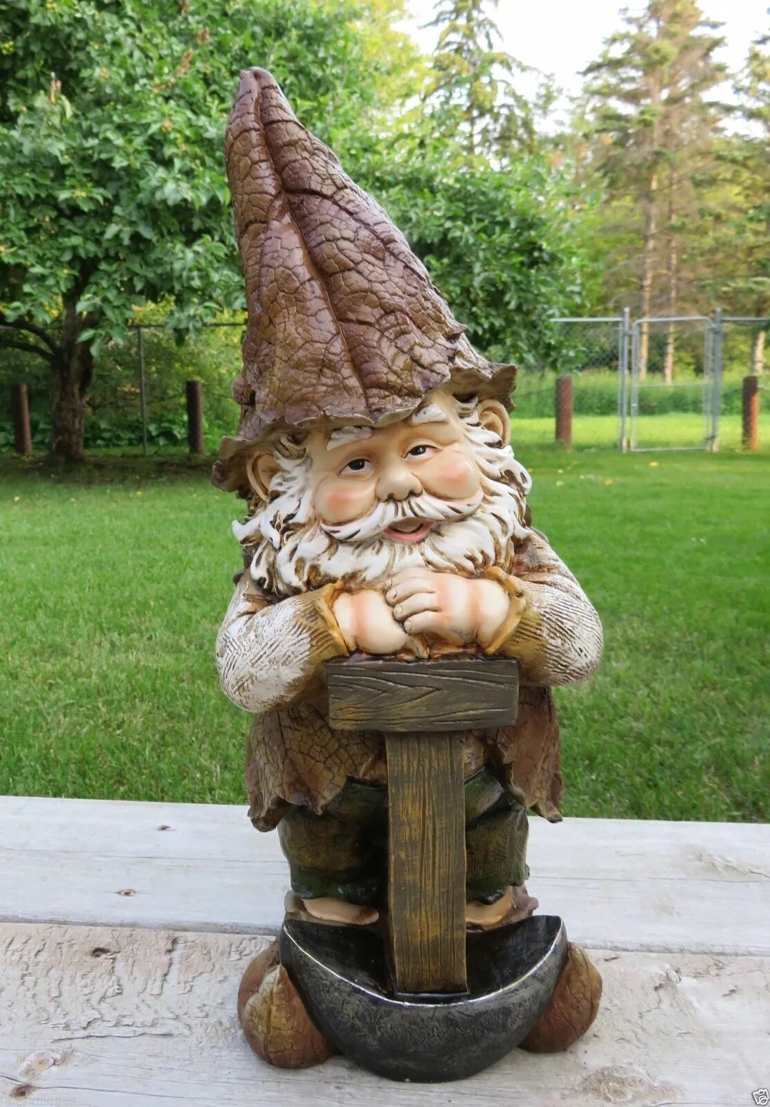 Статуи гномов. Гном статуя садовая. Акуловка карелия скульптура гном. Гномики для сада. Статуя гномика.
