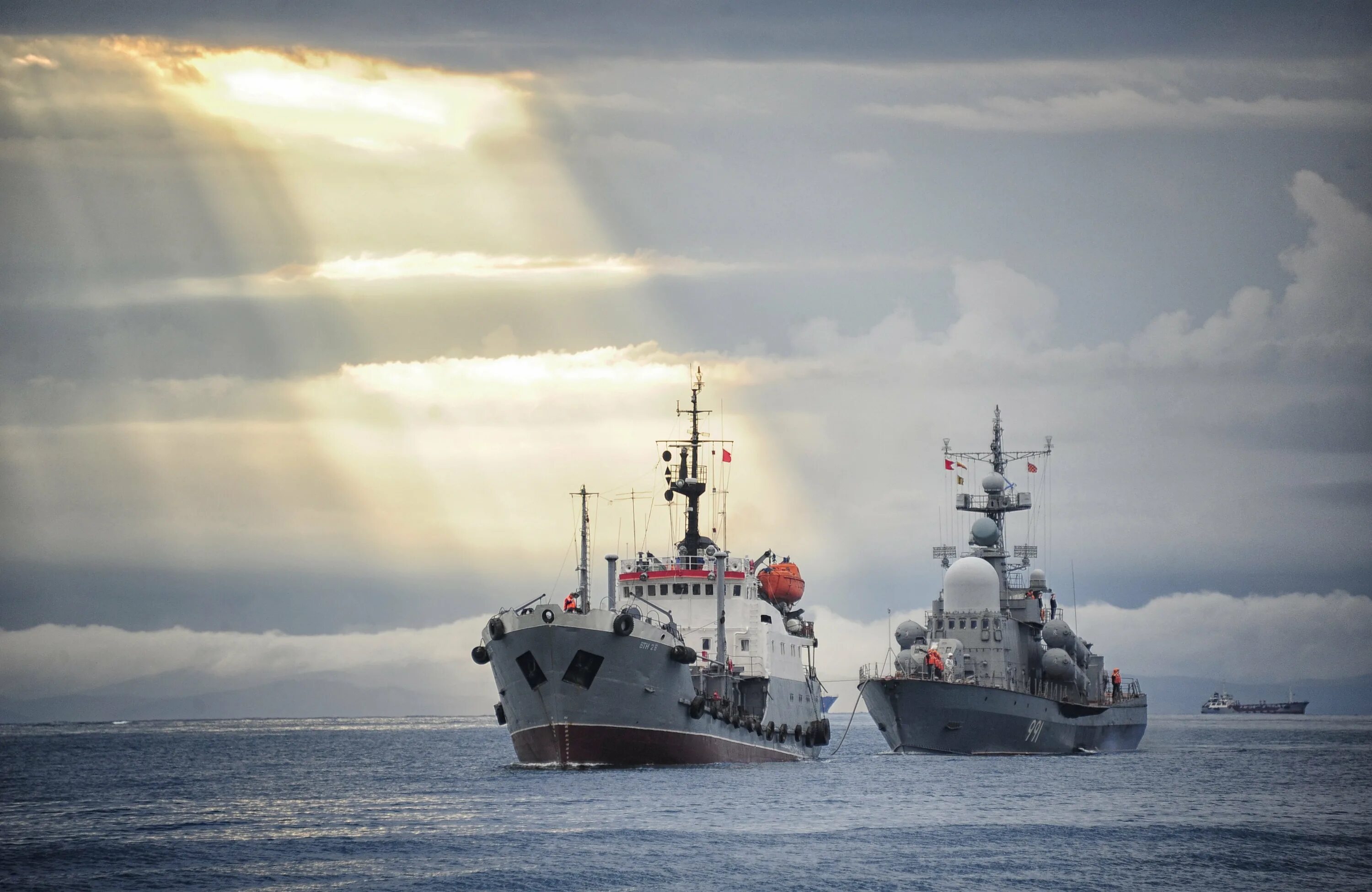 Передача корабль. Викрамадитья авианосец. Передача корабль. Академик пашин танкер. Корвет 20385 гремящий.