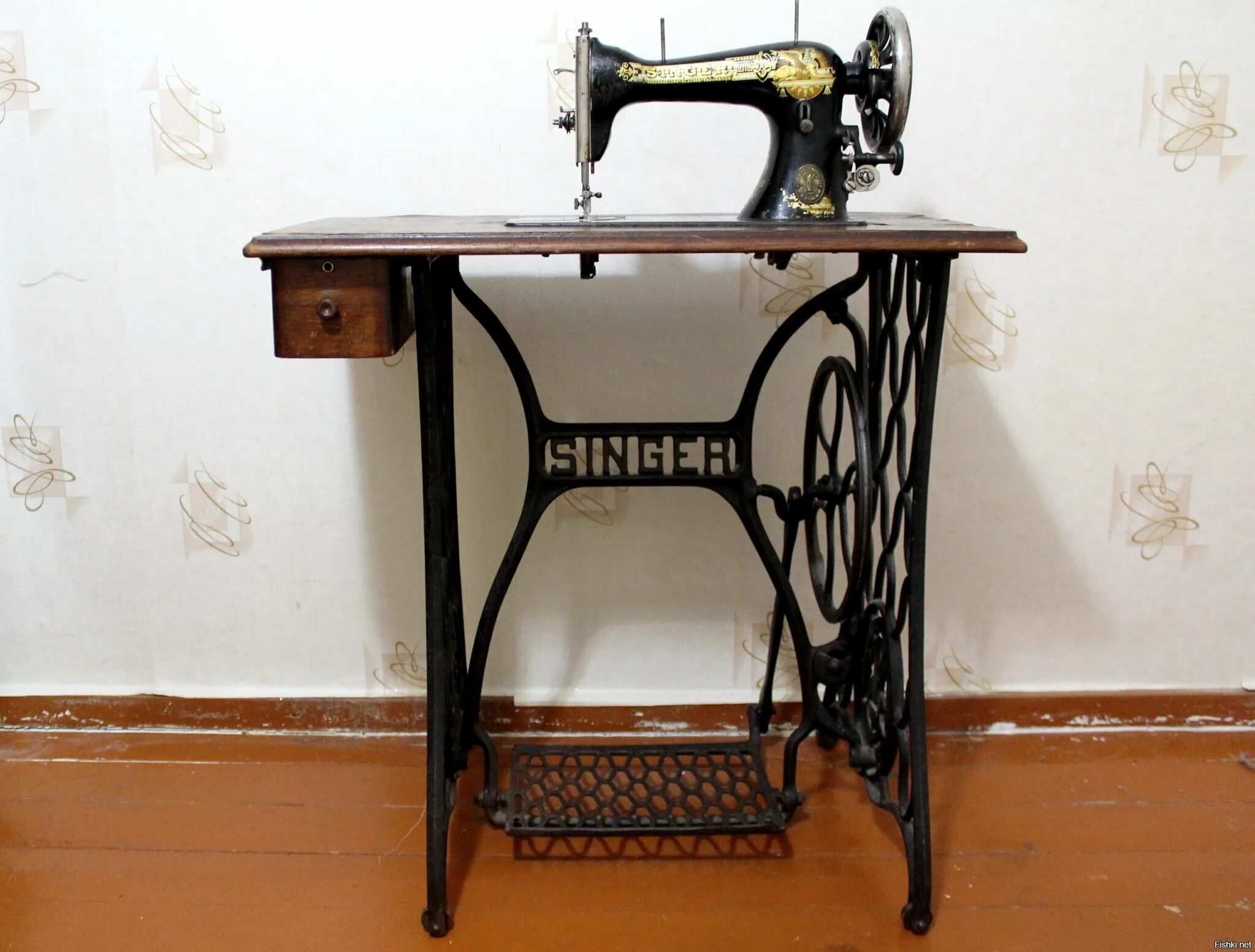 Швейная машинка (Zinger super 2001). Швейная машинка Зингер 1950 г. Зингер швейная машинка Zinger. Швейная машинка Зингер раритет.