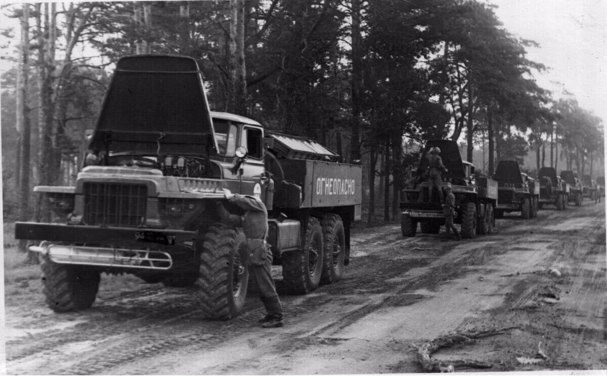 Гсвг автобат. Зил-131 в згв. Урал 375 гсвг. Гсвг автобат. Урал 375 гсвг.