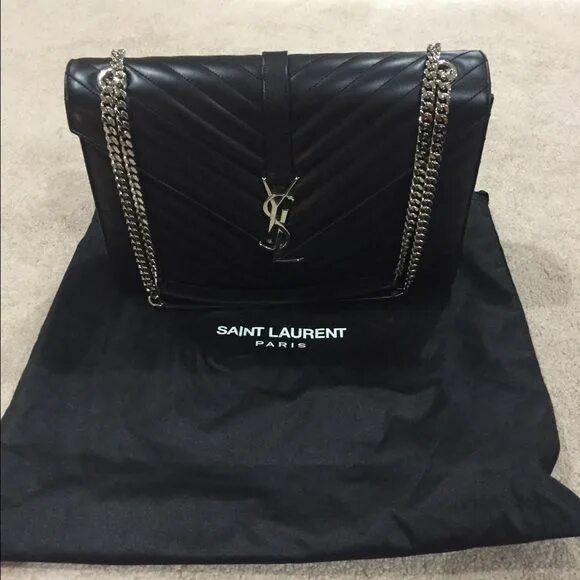 Saint laurent сумки оригинал. Сумка конверт Ив сен Лоран. Yves Saint Laurent Monogram сумка Mini. Сумка YSL Envelope Black. Сумка Ив сен Лоран маленькая черная.