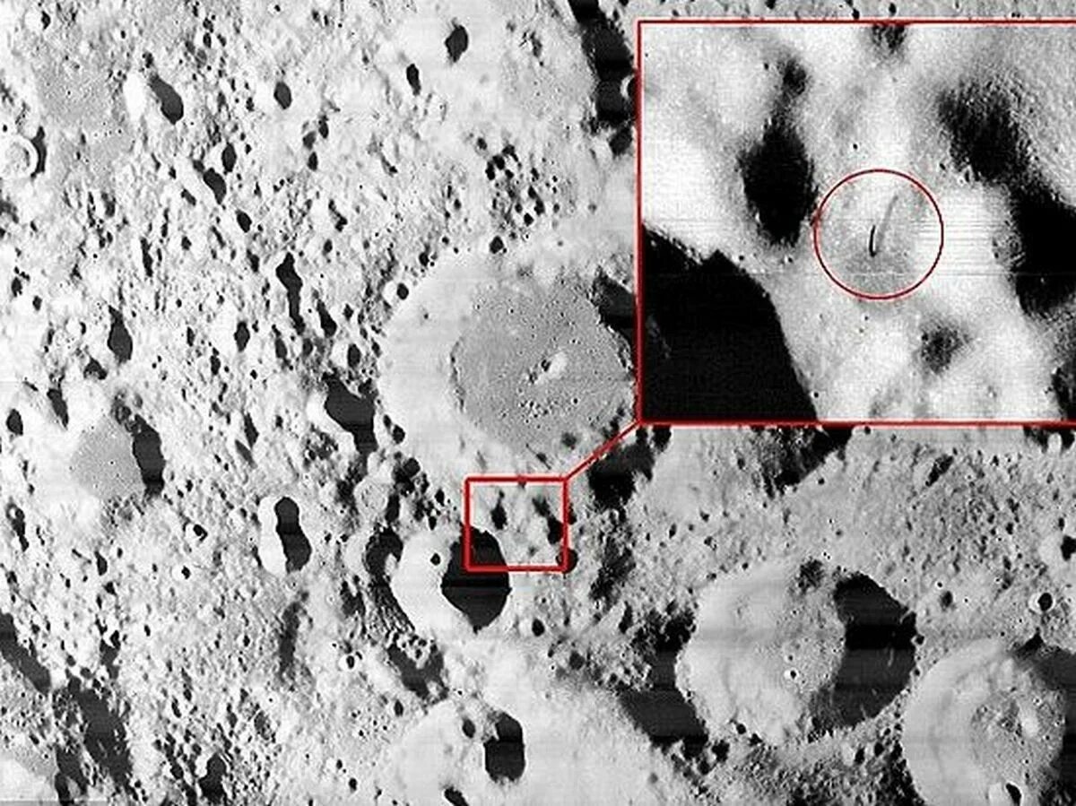 Есть на луне реки. Снимки пришельцев на луне. инопланетяне на луне. фото инопланетян на луне. база пришельцев на луне.