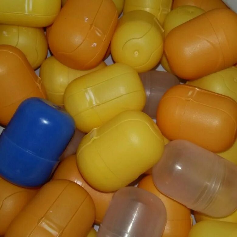 капсула от киндер сюрприза. контейнеры от киндеров. яйцо от киндера. контейнер от киндер сюрприза. футляр от киндер сюрприза.