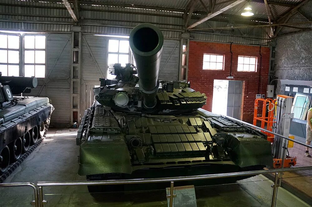 Где музей танков. Музей танков в Кубинке. Танковый музей Кубинка т72. Бронетанковый музей в Кубинке Кубинка. Т-72 Кубинка.