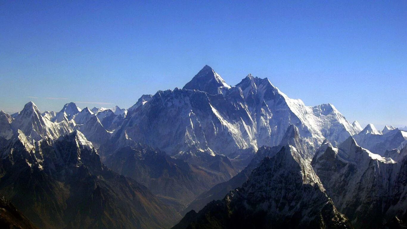 Mount shared. Гора Эверест (Джомолунгма). Гималаи. Эверест лето. Эверест летом. Эверест самая высокая точка.