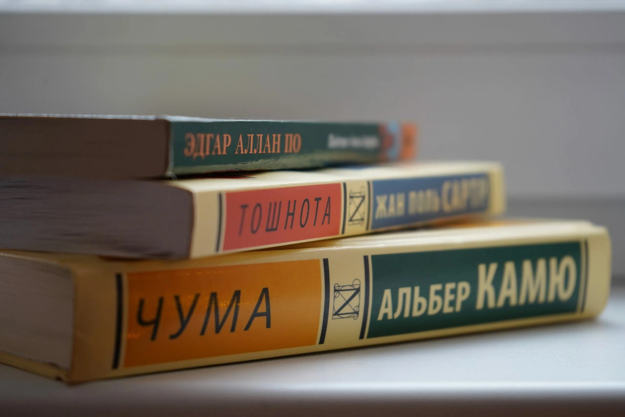 Забронировать книгу в библиотеке в москве. Книги в библиотеках Москвы. Забронировать книгу в библиотеке Москва. Осеева выставка в библиотеке. Книжная выставка в мире спорта.