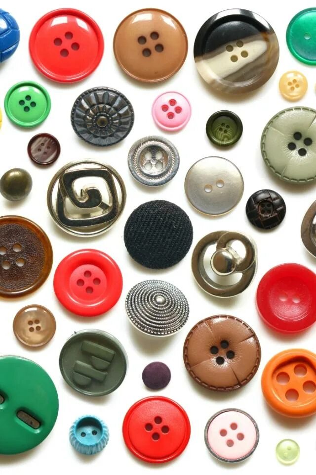 яркие пуговицы. пуговицы в ряд. пуговицы. говорящие пуговицы. пуговицы крупные.