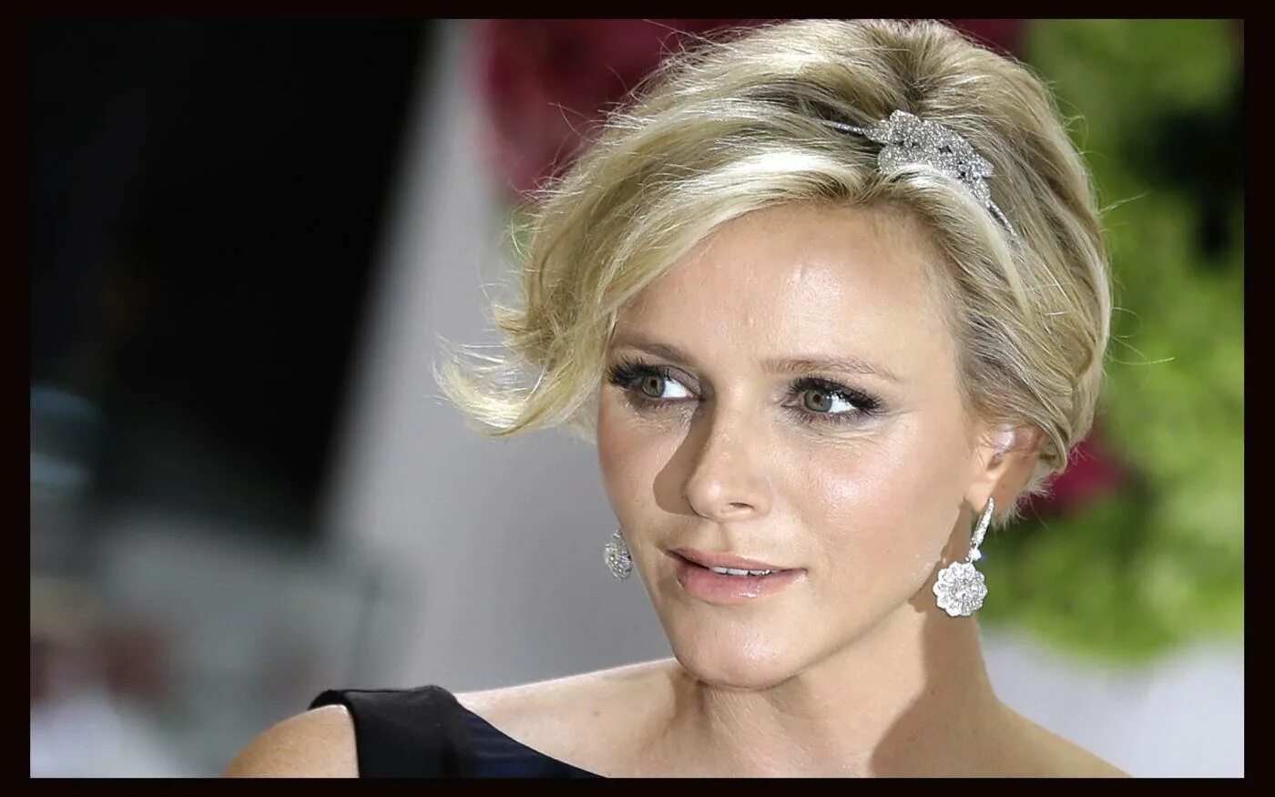 Княгиня монако шарлен. Шарлен выход 2 июня открытие казино 2022 фото. Шарлен княгиня монако плавание. Шарлен шары. Князь монако альбер.