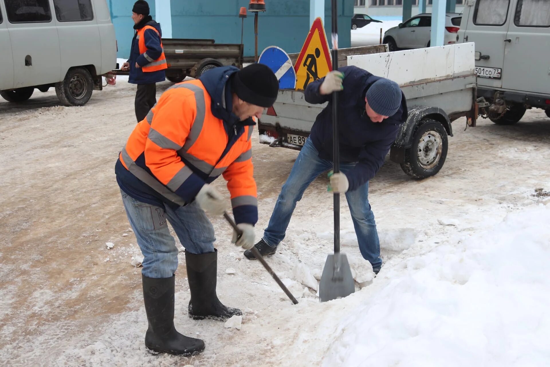 Утечки водоканал. Ремонтные работы Водоканал. Ремонтные работы водоканала зимой. Прорвало трубу фото. Авария на сетях Водоканал во дворе Вологда.