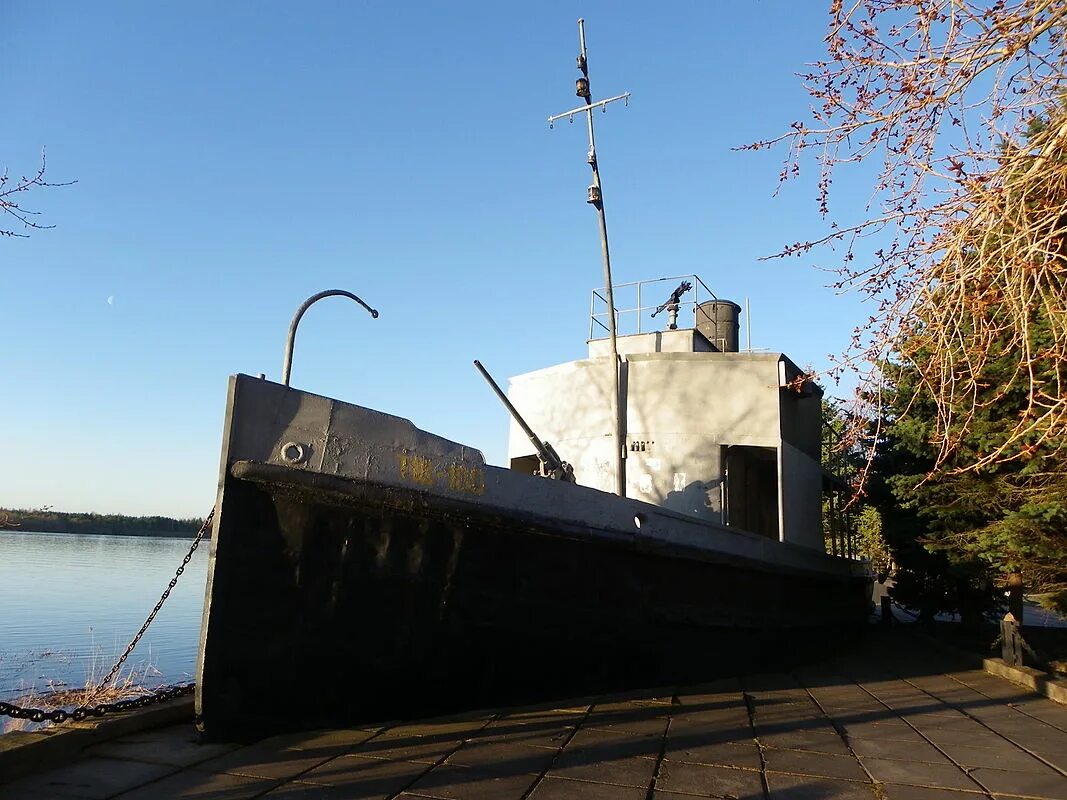 памятник героям волжской военной флотилии волгоград. памятник морякам волжской флотилии. флотилии 62 волжский. набережная флотилия.
