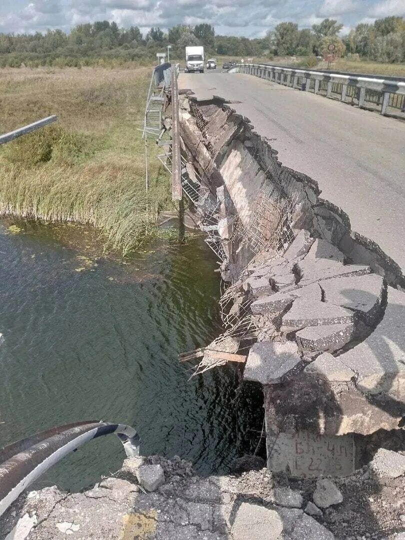 Какой мост обвалился. Обрушился мост в Нижегородской области. Мост через реку Урга Воротынский район. Нижегородская область обрушил мост. Разрушенный мост.