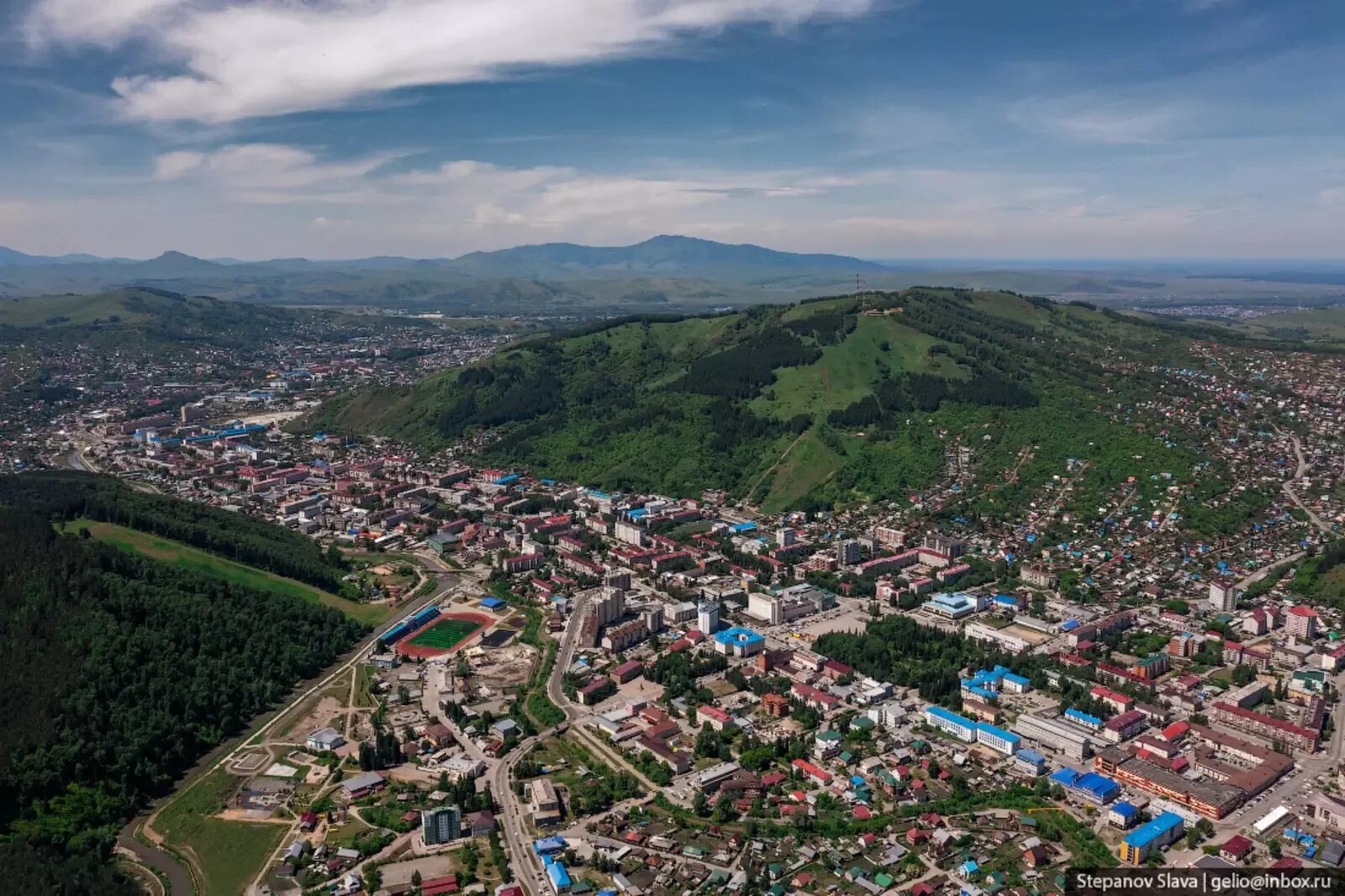 Стекло горно алтайск. Республика Алтай город Горно-Алтайск. Горно Алтайск столица. Горно Алтайск центр города. Алтай город Горно Алтайск.