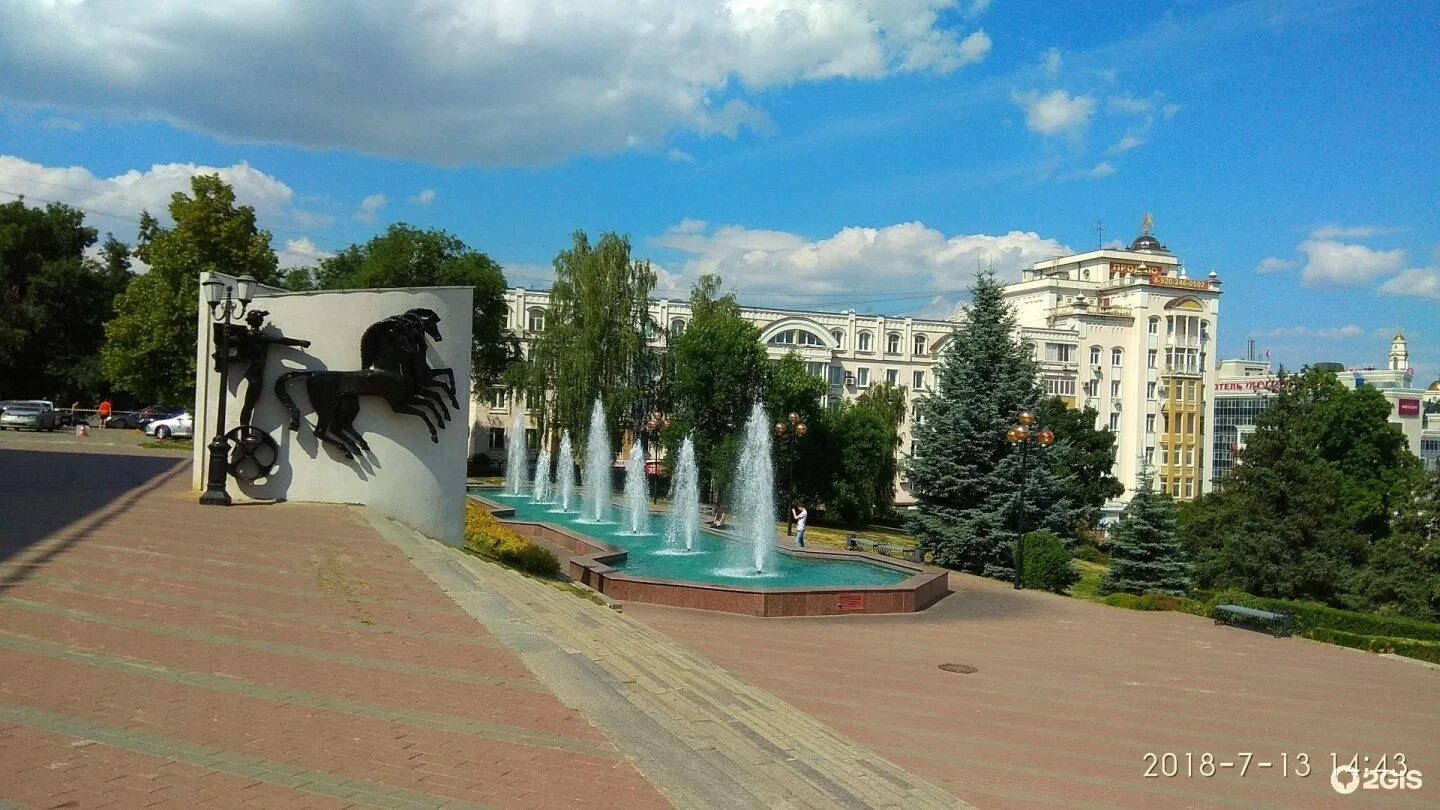 Главная достопримечательность города Липецка. Городской округ город Липецк. Памятник Хлеборез Липецк. Городской округ город Липецк достопримечательности.