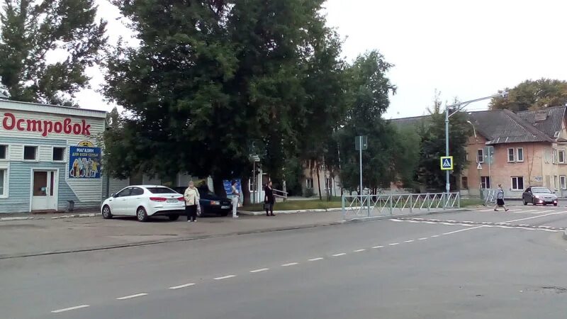 Островок пенза. Трк коллаж пенза. Торговая витрина модульная островок. Стильные торговые островки. Островок в магазине.