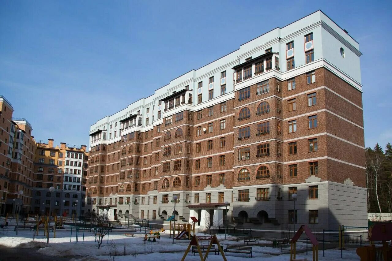 Жк пятницкие кварталы парковая 29. Пятницкие кварталы 20 дом. Пятницкие кварталы пруд. Деревня сабурово. Жк квартал сабурово.