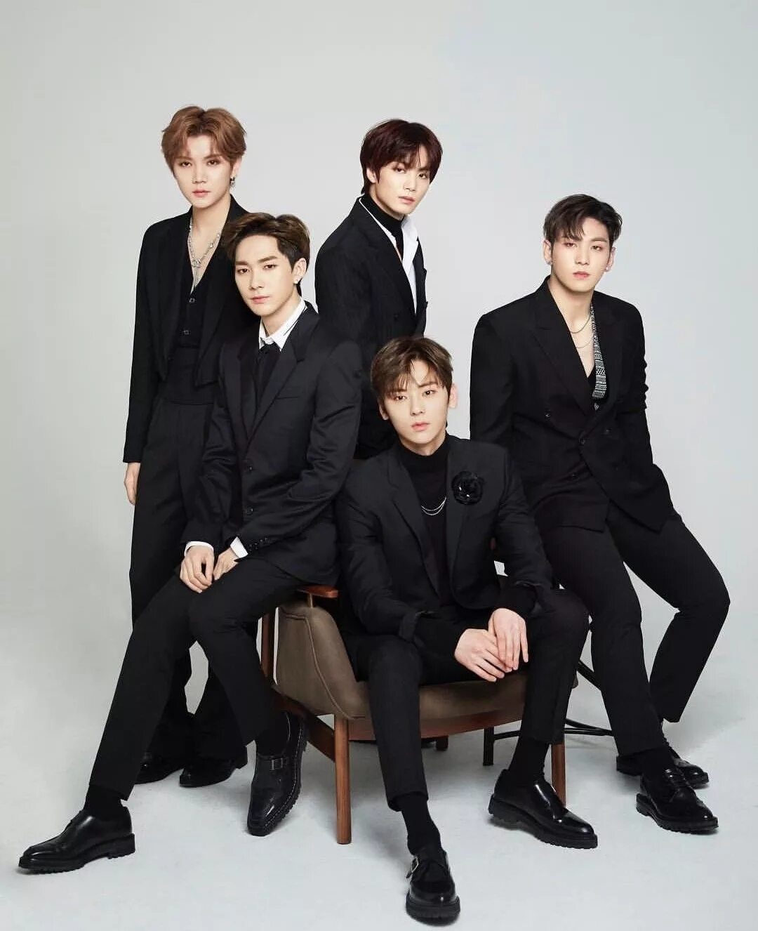 Корейская группа nu'est. Группа nu est 2021. Nuest группа корейская участники. Группа nu’est 2020.