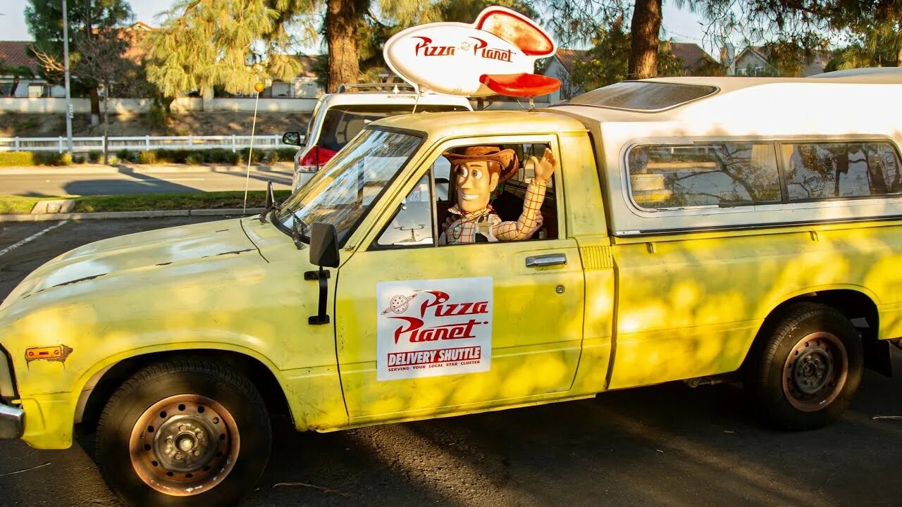 Планета пицца. Тойота hilux 1990 планета пицца. Toyota hilux 1978 planet pizza. Грузовик планета пицца pixar. Грузовик планета пицца pixar.