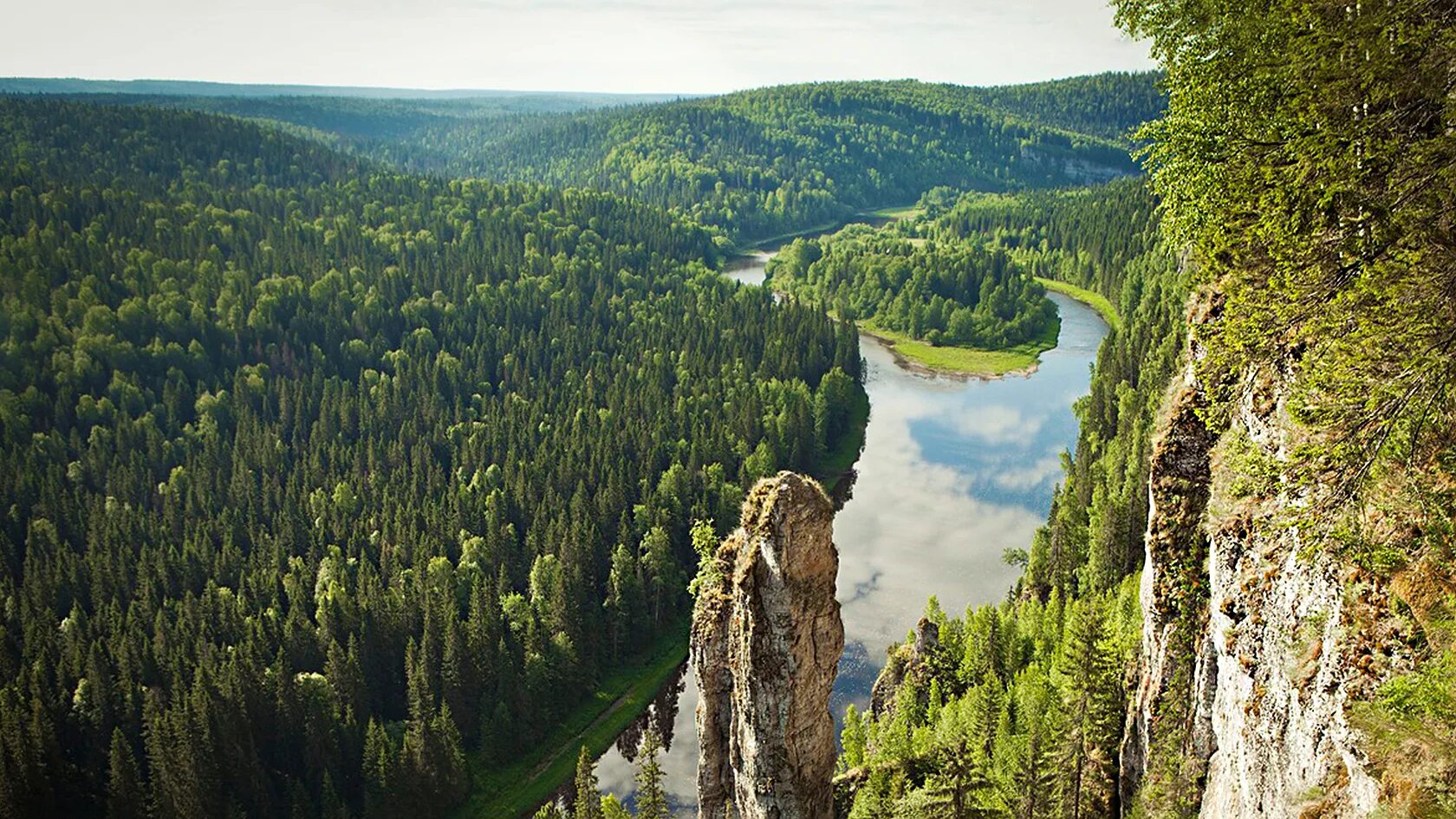 Река Усьва Пермский край. Каменные столбы Усьва Пермский край. Столбы Уральские горы Усьвинские. Пермский край река Чусовая Усьвинские столбы. Красивое дикое место