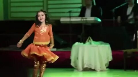 Дети поют индийские песни