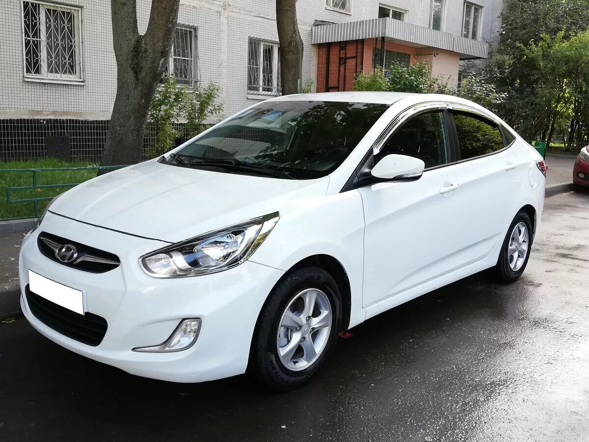 Hyundai Solaris 2012. Хендай Солярис 2012 белый. Hyundai Solaris 2012 белый. Машина Hyundai Solaris 2012. Авито б у хендай солярисе