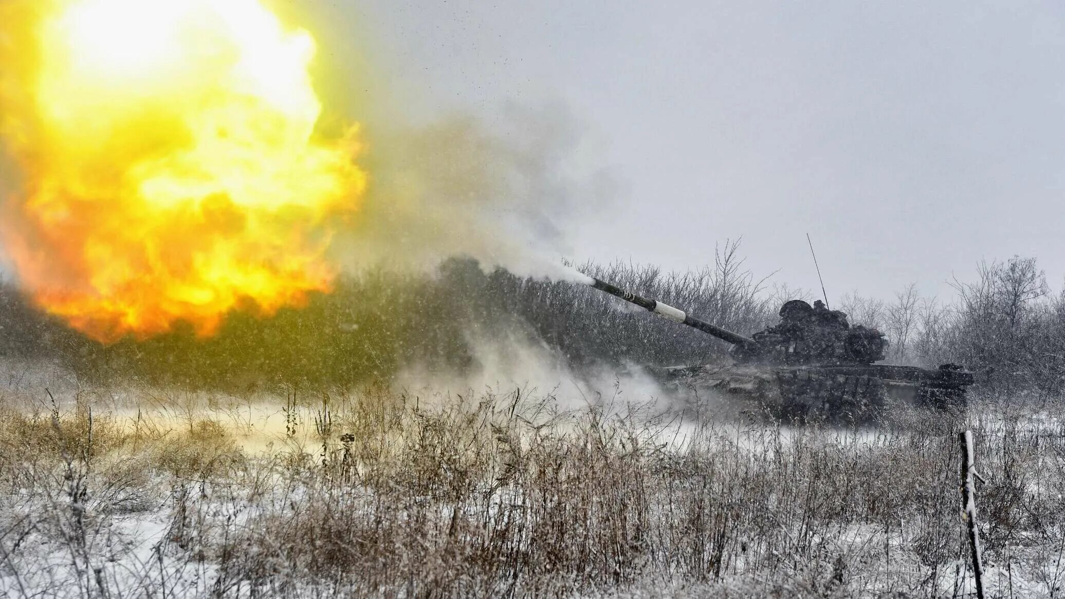 Выстрел танка. Т-72 ВСУ. Артиллерия. Уничтоженная Военная техника.