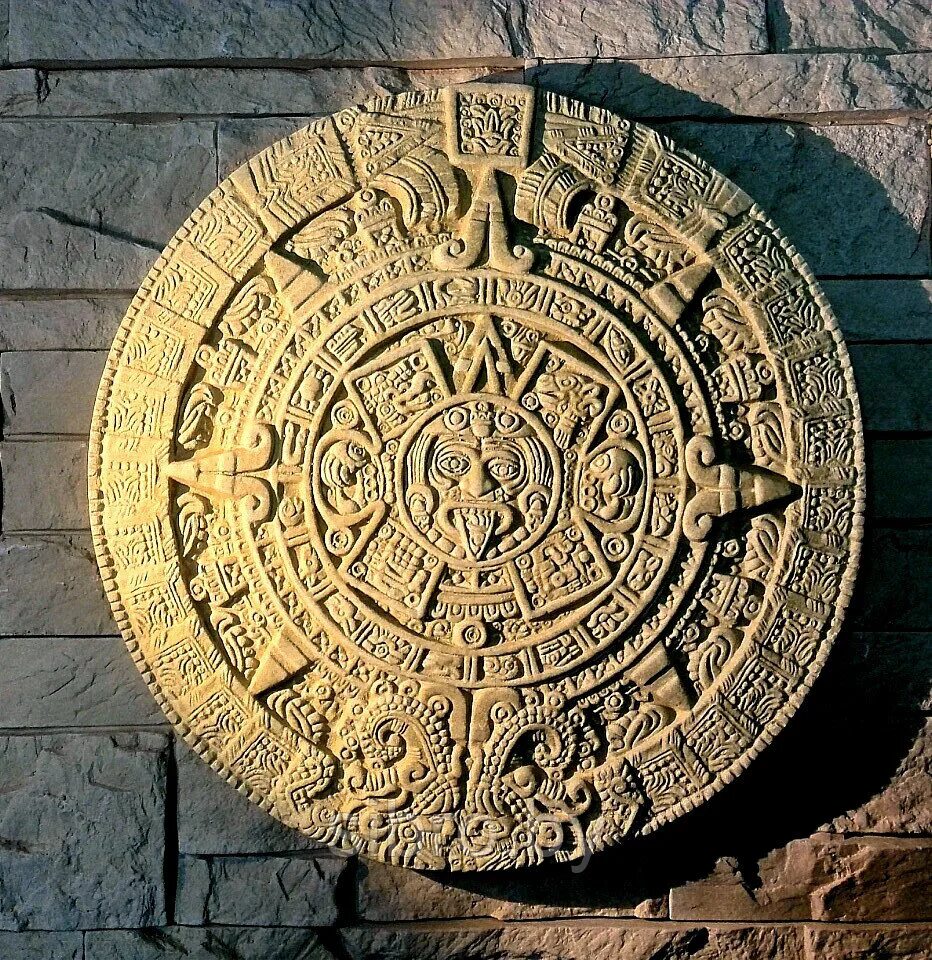 Календарь майя картинки. Камень солнца ацтеков. Солнечный календарь Майя. Хааб – Солнечный календарь Майя. Солнечный камень ацтеков.